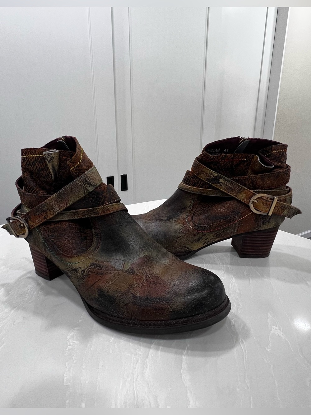 L’Artiste Spring Step Shazzam Leather Painted Ankle Boots 41 US 9.5/10 Zip Up